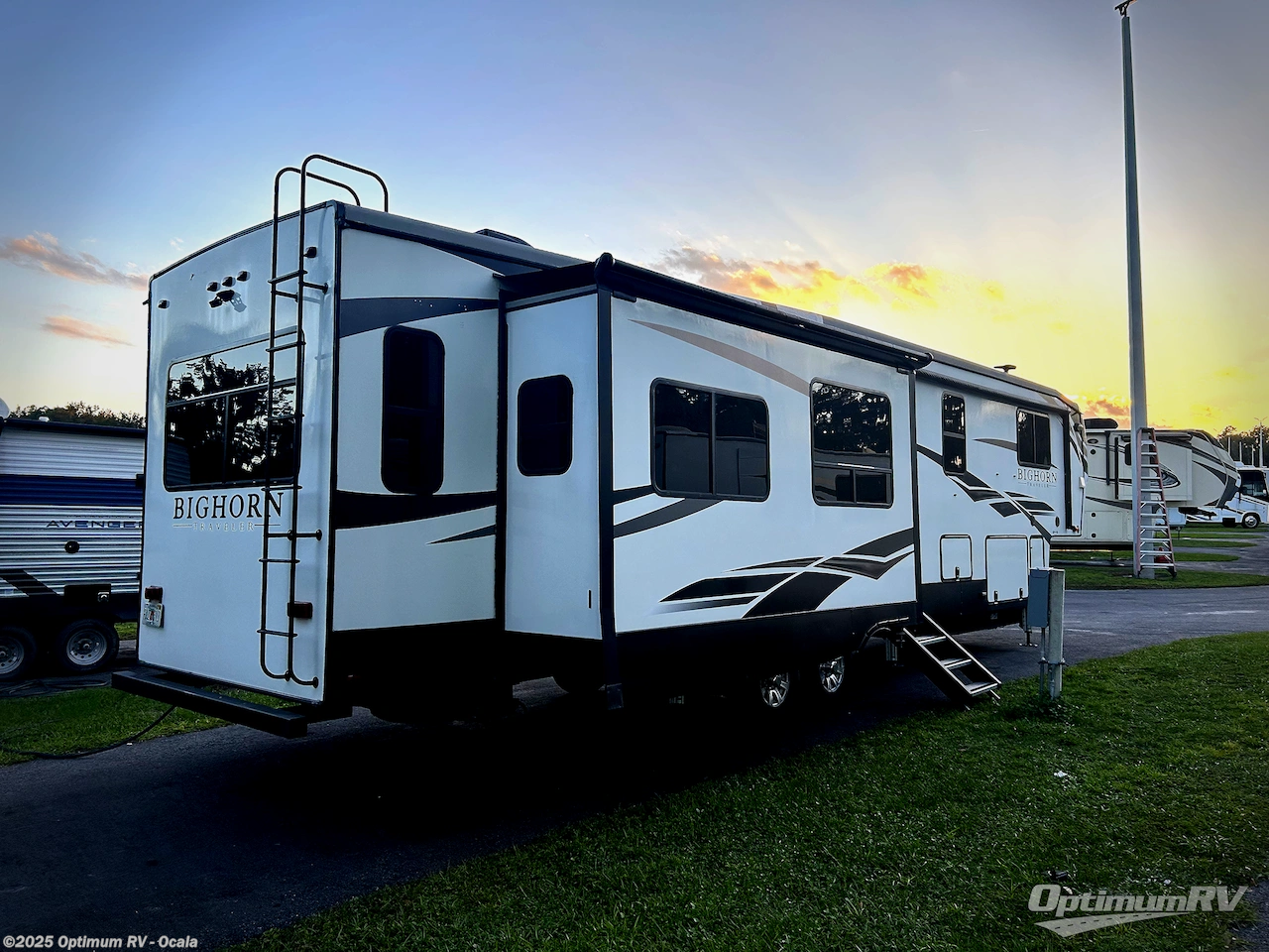 Call now about this 2020 Heartland Bighorn Traveler 39MB! 2020 Heartland Bighorn Traveler 39MB - Used Fifth Wheel For Sale by Optimum RV - Ocala in Ocala, Florida features Slideout, Awning