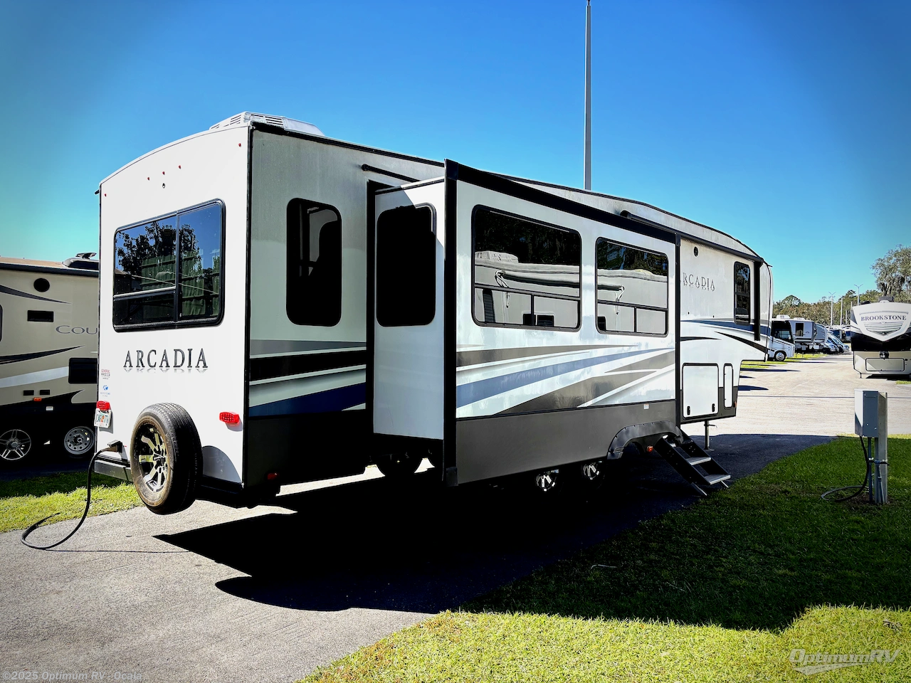 Call now about this 2021 Keystone Arcadia 3660RL! 2021 Keystone Arcadia 3660RL - Used Fifth Wheel For Sale by Optimum RV - Ocala in Ocala, Florida features Slideout, Awning