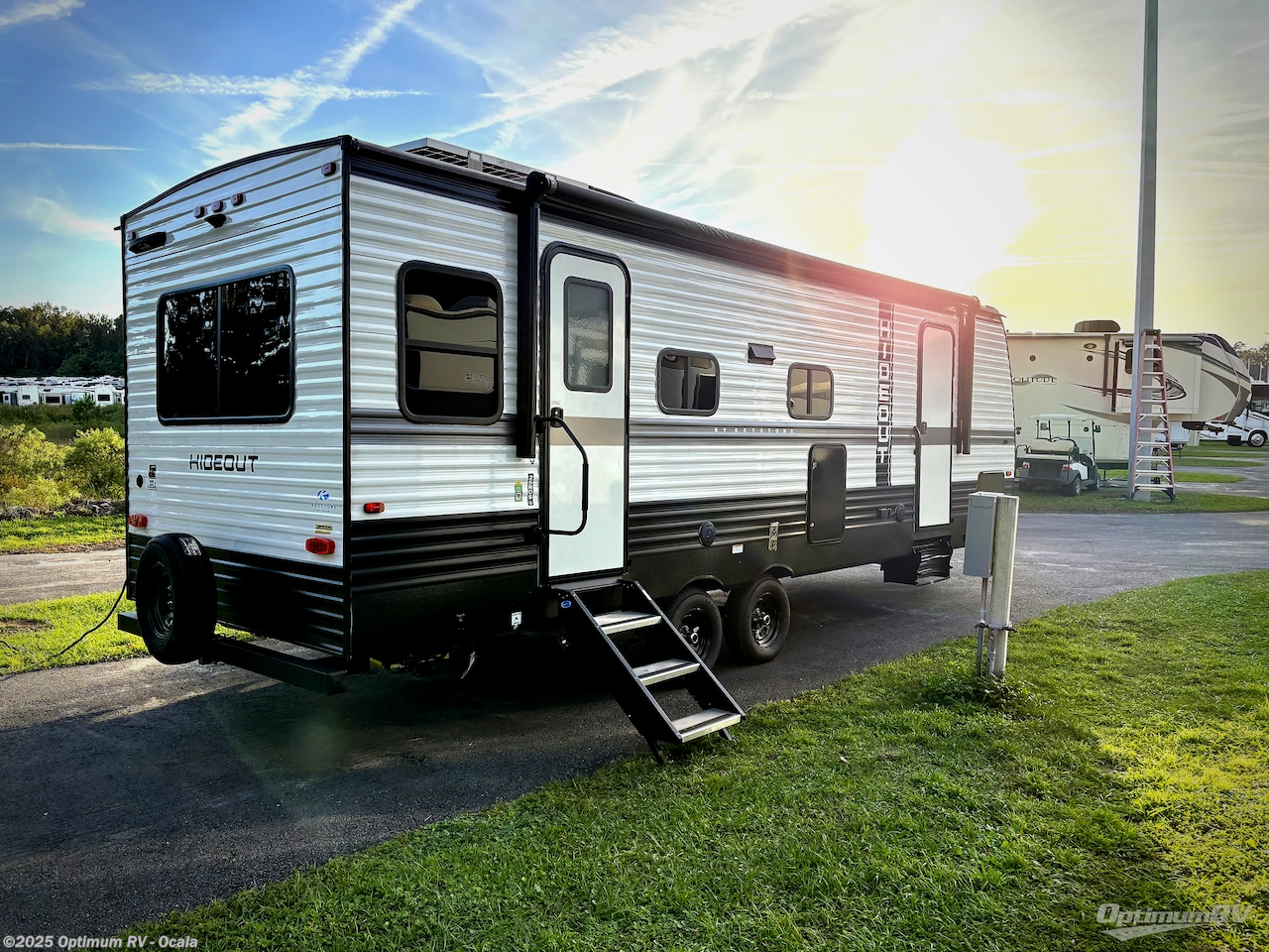 Call now about this 2024 Keystone Hideout 25RDS! 2024 Keystone Hideout 25RDS - Used Travel Trailer For Sale by Optimum RV - Ocala in Ocala, Florida features Slideout, Awning