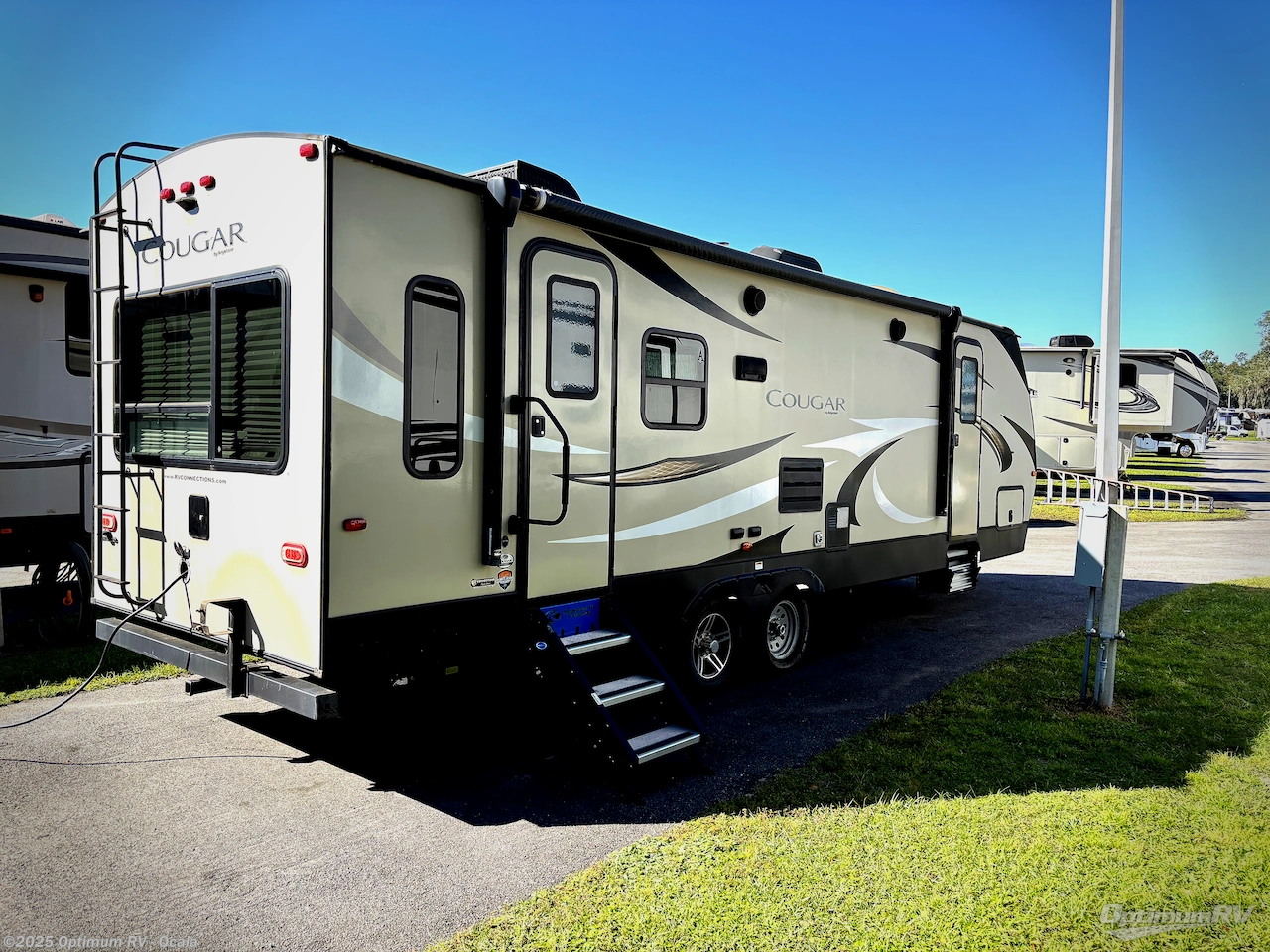 Call now about this 2019 Keystone Cougar Half-Ton Series 27SAB! 2019 Keystone Cougar Half-Ton Series 27SAB - Used Travel Trailer For Sale by Optimum RV - Ocala in Ocala, Florida features Slideout, Awning