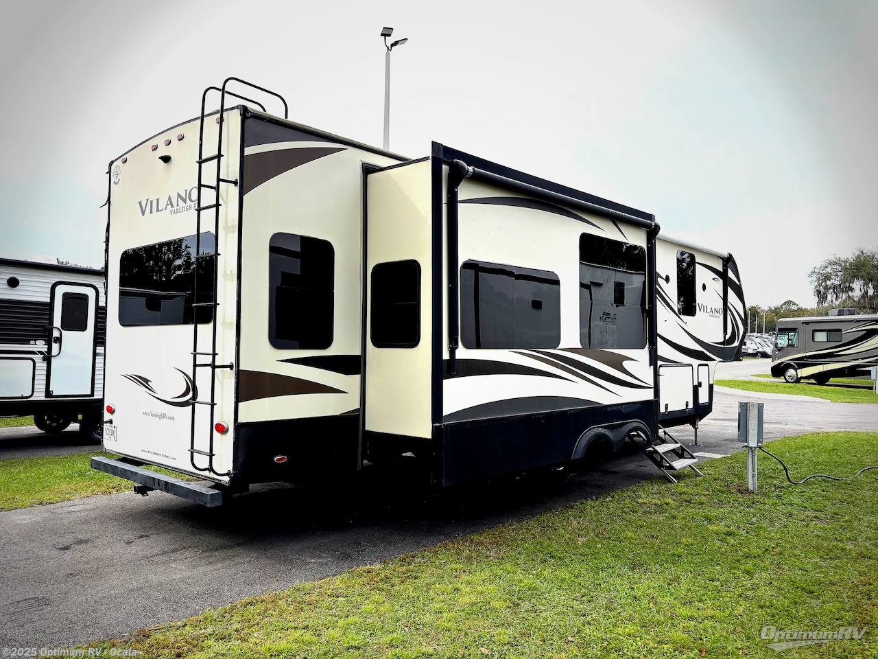 Call now about this 2018 Vanleigh Vilano 365RL! 2018 Vanleigh Vilano 365RL - Used Fifth Wheel For Sale by Optimum RV - Ocala in Ocala, Florida features Slideout