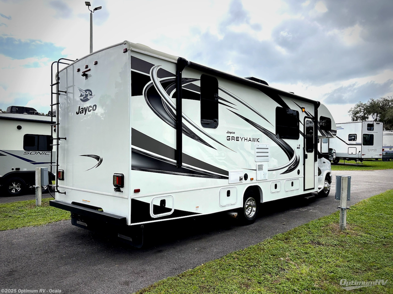 Call now about this 2020 Jayco Greyhawk 27U! 2020 Jayco Greyhawk 27U - Used Class C For Sale by Optimum RV - Ocala in Ocala, Florida features Awning, Slideout
