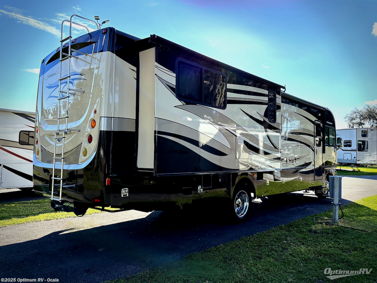 Call now about this 2012 Fleetwood Southwind 36S! 2012 Fleetwood Southwind 36S - Used Class A For Sale by Optimum RV - Ocala in Ocala, Florida features Slideout