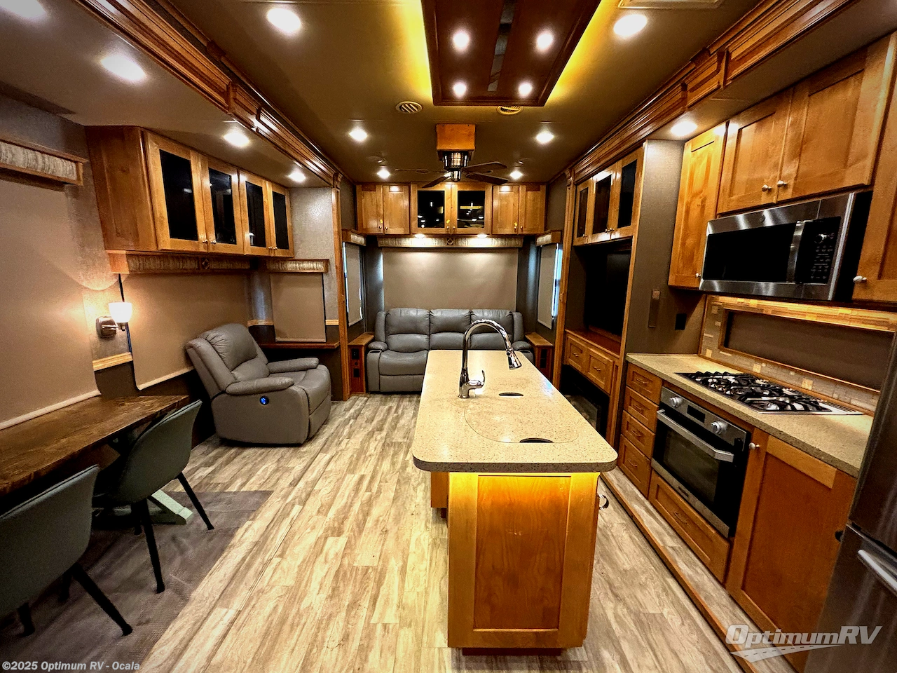 Call now about this 2019 Vanleigh Vilano 370GB! 2019 Vanleigh Vilano 370GB - Used Fifth Wheel For Sale by Optimum RV - Ocala in Ocala, Florida features Slideout