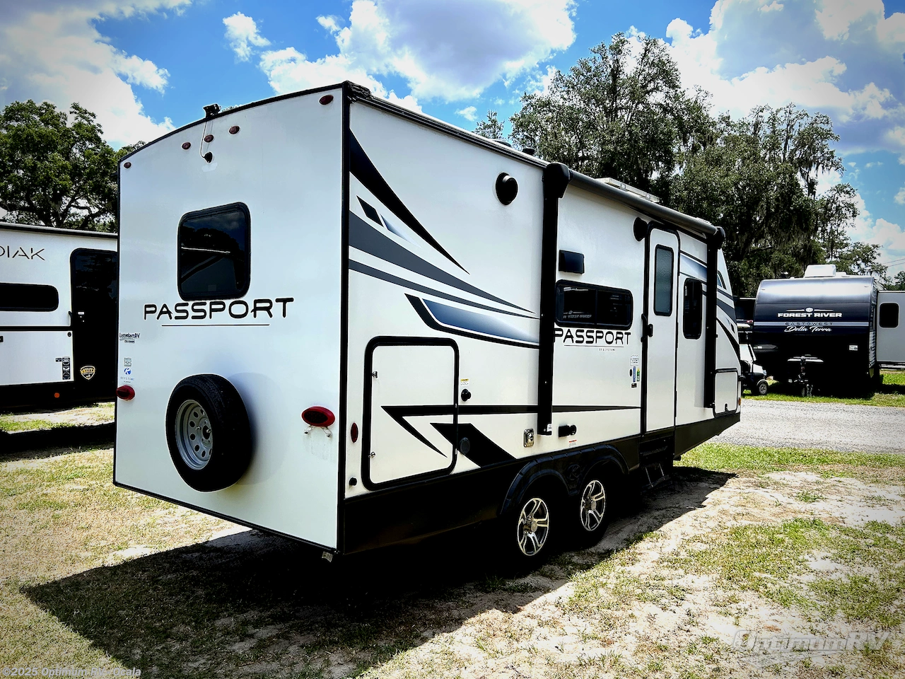 Call now about this 2022 Keystone Passport SL 189RB! 2022 Keystone Passport SL 189RB - Used Travel Trailer For Sale by Optimum RV - Ocala in Ocala, Florida features Awning, Slideout