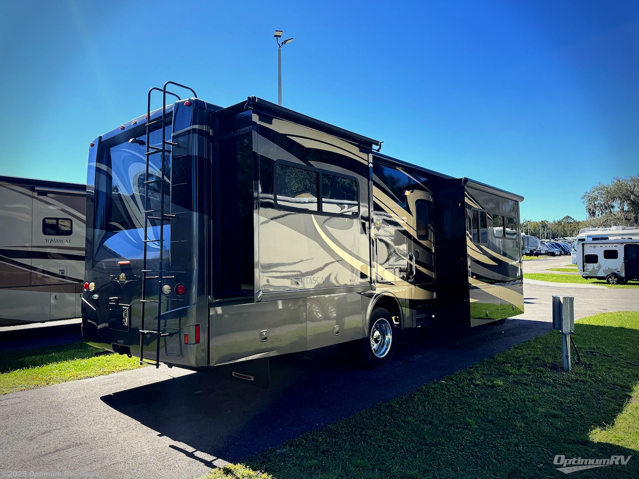 Call now about this 2013 Itasca Sunova 33C! 2013 Itasca Sunova 33C - Used Class A For Sale by Optimum RV - Ocala in Ocala, Florida features Slideout