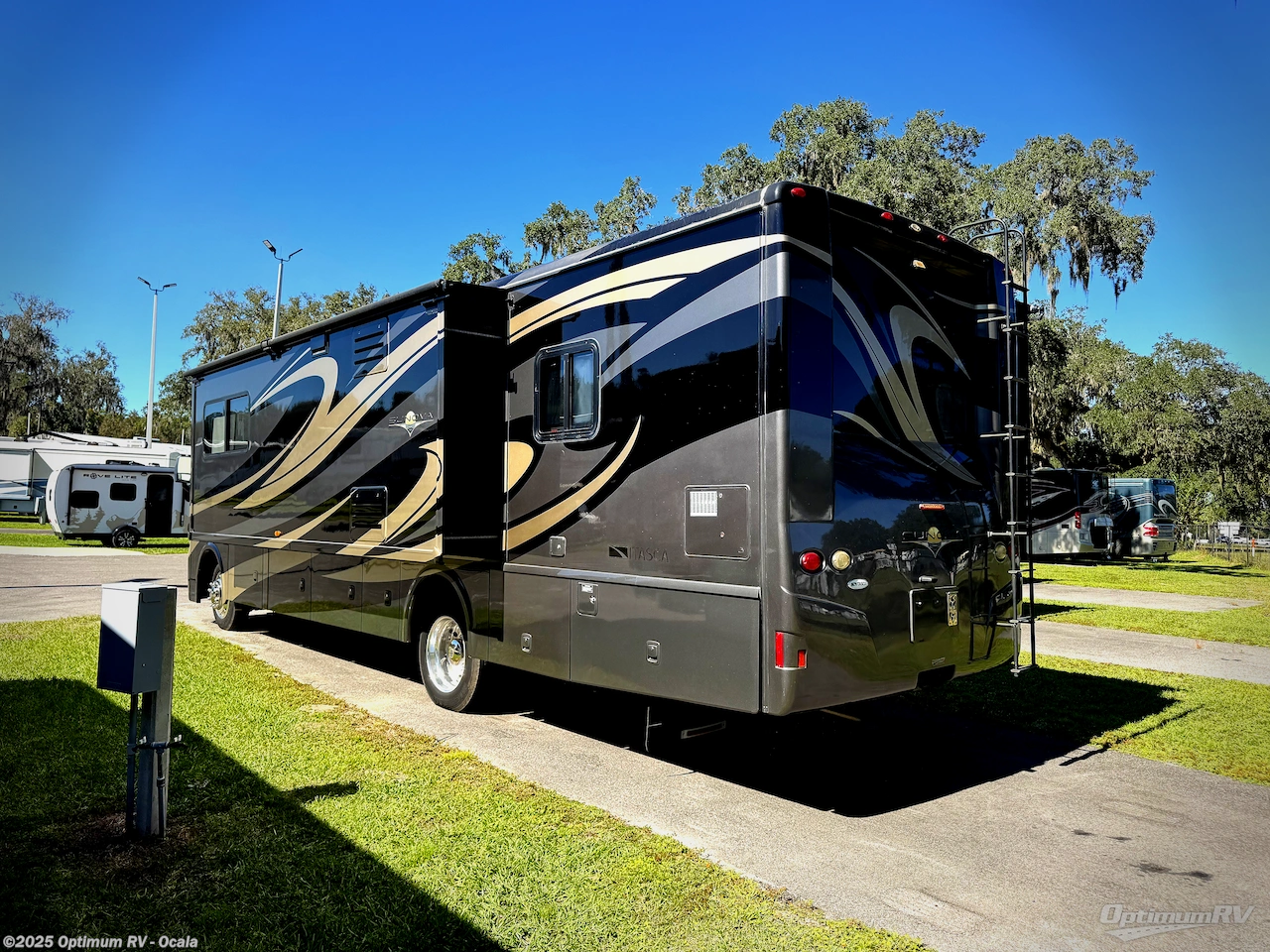 Contact us now about this 2013 Itasca Sunova 33C! 2013 Sunova 33C by Itasca from Optimum RV - Ocala in Ocala, Florida