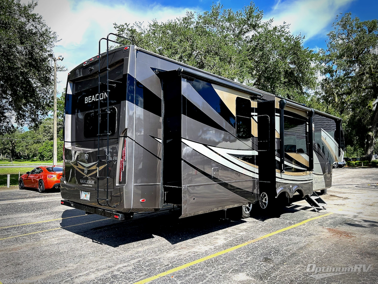 Call now about this 2022 Vanleigh Beacon 41LKB! 2022 Vanleigh Beacon 41LKB - Used Fifth Wheel For Sale by Optimum RV - Ocala in Ocala, Florida features Awning, Slideout
