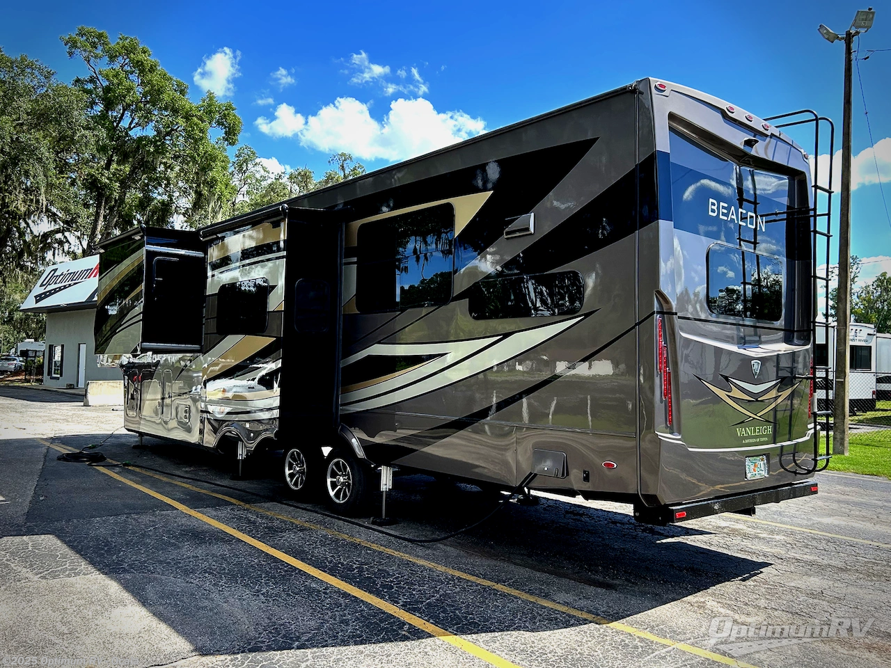 Contact us now about this 2022 Vanleigh Beacon 41LKB! 2022 Beacon 41LKB by Vanleigh from Optimum RV - Ocala in Ocala, Florida