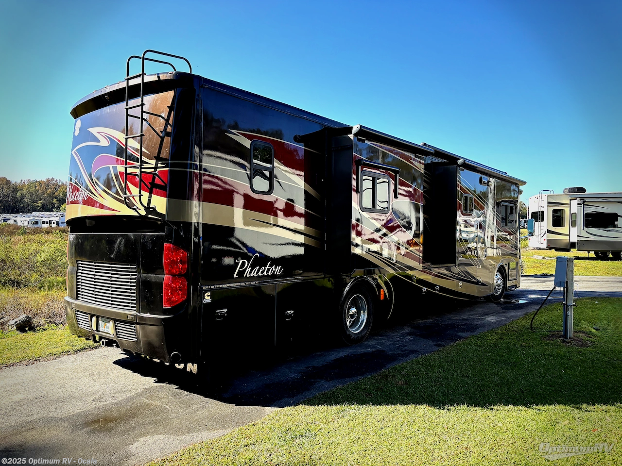 Call now about this 2013 Tiffin Phaeton 40QBH! 2013 Tiffin Phaeton 40QBH - Used Class A For Sale by Optimum RV - Ocala in Ocala, Florida features Slideout