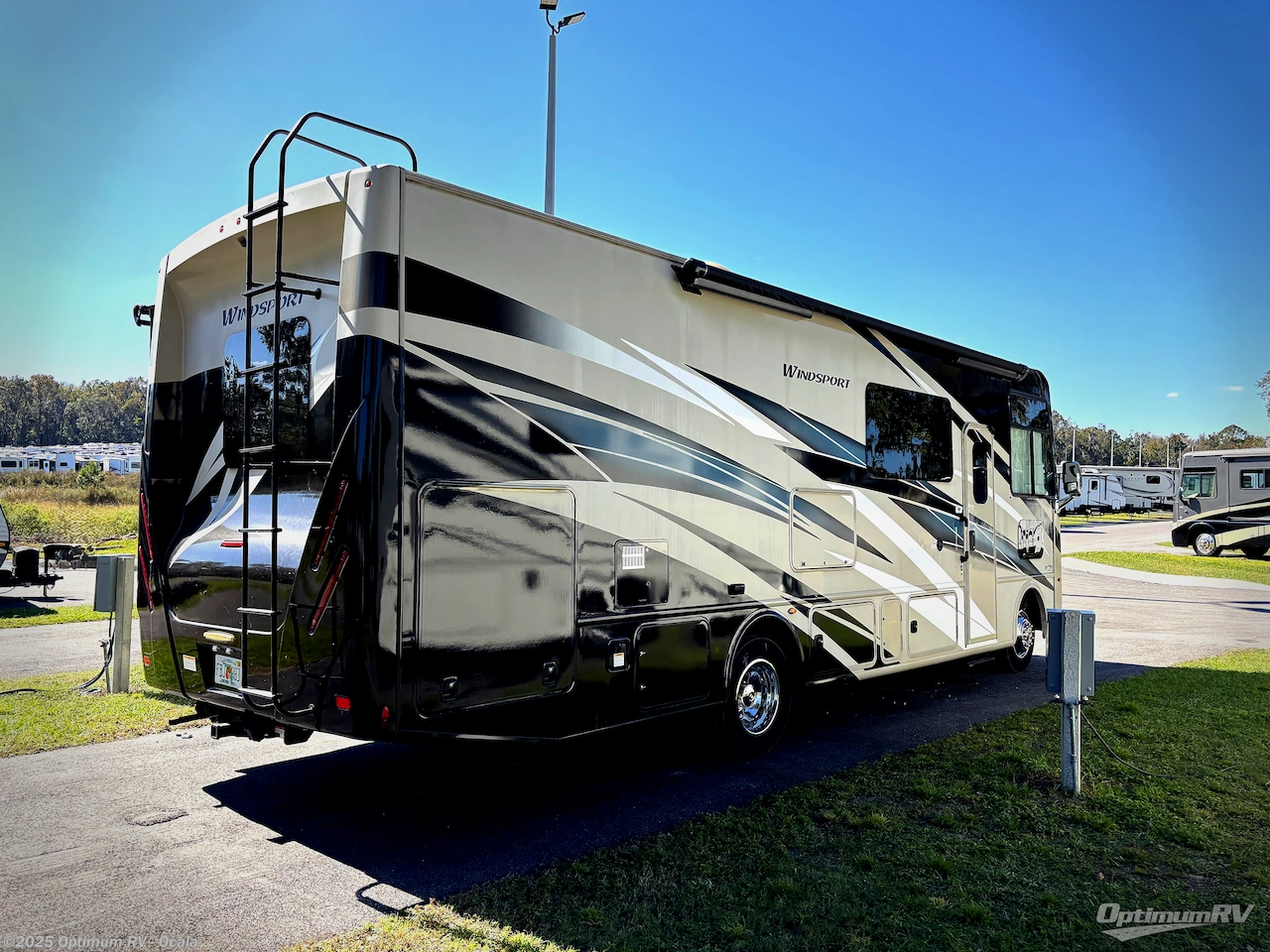 Call now about this 2020 Thor Windsport 29M! 2020 Thor Windsport 29M - Used Class A For Sale by Optimum RV - Ocala in Ocala, Florida features Awning, Slideout