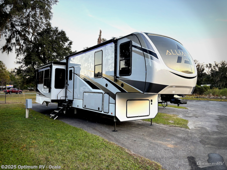 Email now about this 2022 Skyline Alliance Paradigm 340RL! Used 2022 Skyline Alliance Paradigm 340RL available in Ocala, Florida