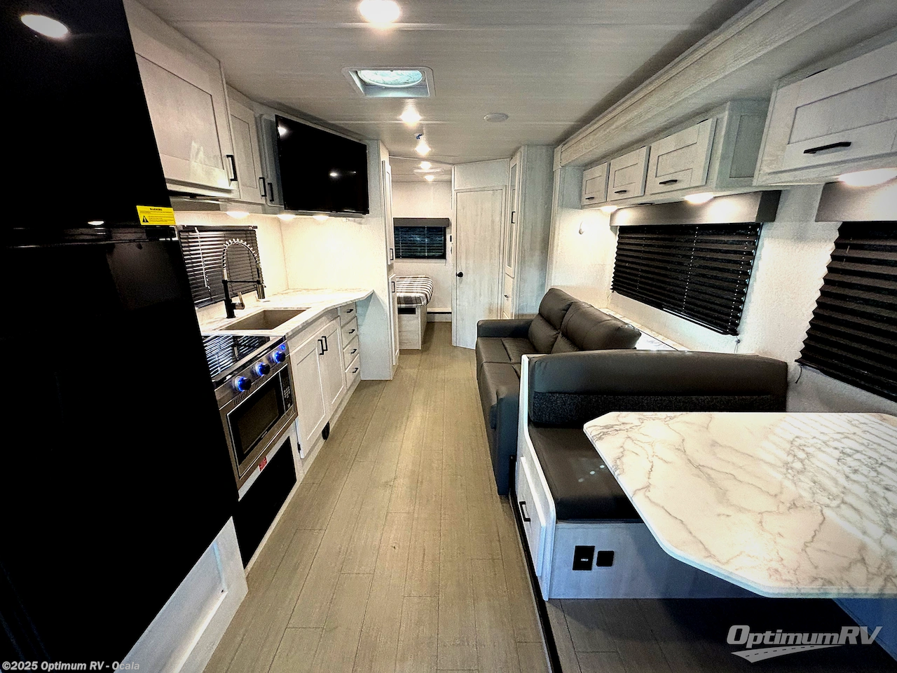 Call now about this 2023 East to West Entrada 2900DS! 2023 East to West Entrada 2900DS - Used Class C For Sale by Optimum RV - Ocala in Ocala, Florida features Slideout, Awning