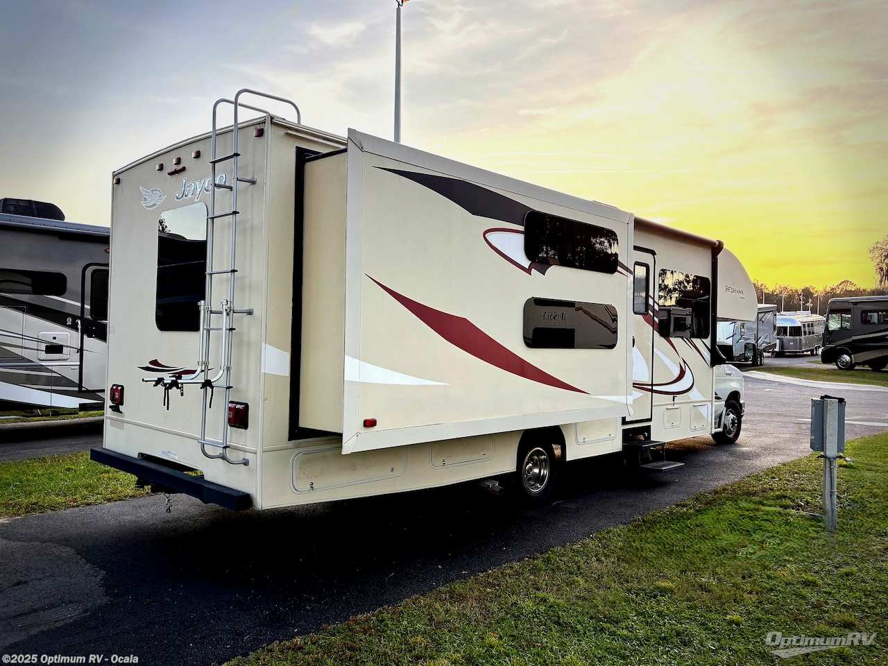 Call now about this 2016 Jayco Redhawk 31XL! 2016 Jayco Redhawk 31XL - Used Class C For Sale by Optimum RV - Ocala in Ocala, Florida features Slideout
