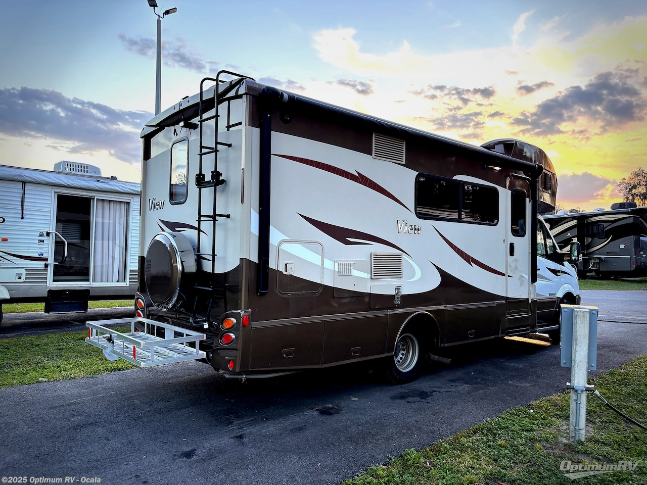 Call now about this 2015 Winnebago View 24M! 2015 Winnebago View 24M - Used Class C For Sale by Optimum RV - Ocala in Ocala, Florida features Slideout