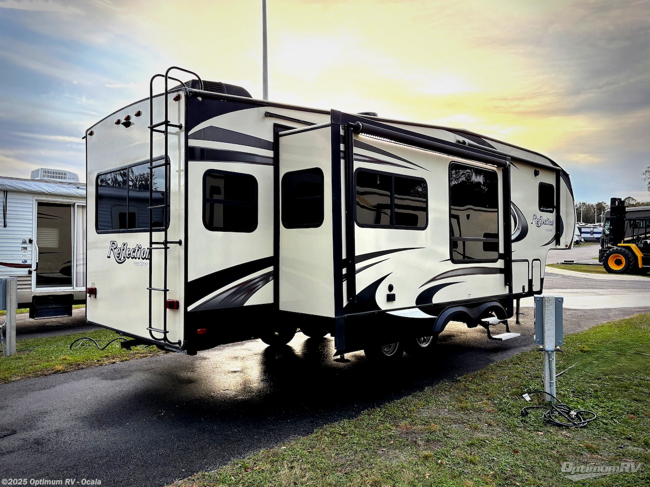 Call now about this 2020 Grand Design Reflection 303RLS! 2020 Grand Design Reflection 303RLS - Used Fifth Wheel For Sale by Optimum RV - Ocala in Ocala, Florida features Slideout, Awning