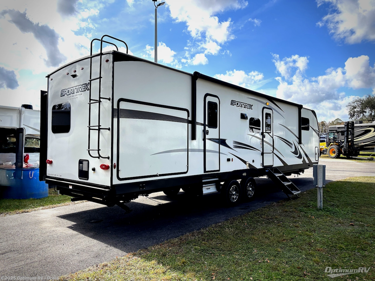 Call now about this 2022 Venture RV SportTrek Touring Edition STT343VBH! 2022 Venture RV SportTrek Touring Edition STT343VBH - Used Travel Trailer For Sale by Optimum RV - Ocala in Ocala, Florida features Awning, Slideout