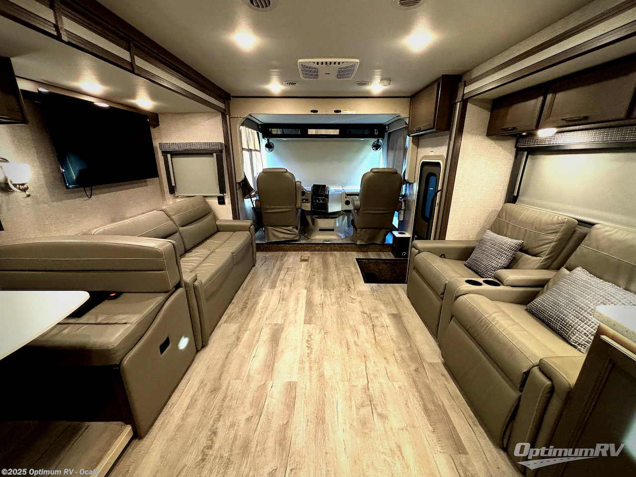 Used 2023 Thor Windsport 34R available in Ocala, Florida