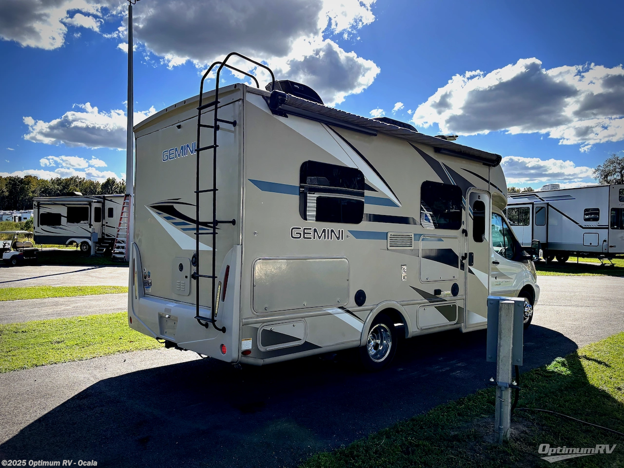 Call now about this 2018 Thor Gemini 23TK! 2018 Thor Gemini 23TK - Used Class C For Sale by Optimum RV - Ocala in Ocala, Florida features Slideout, Awning