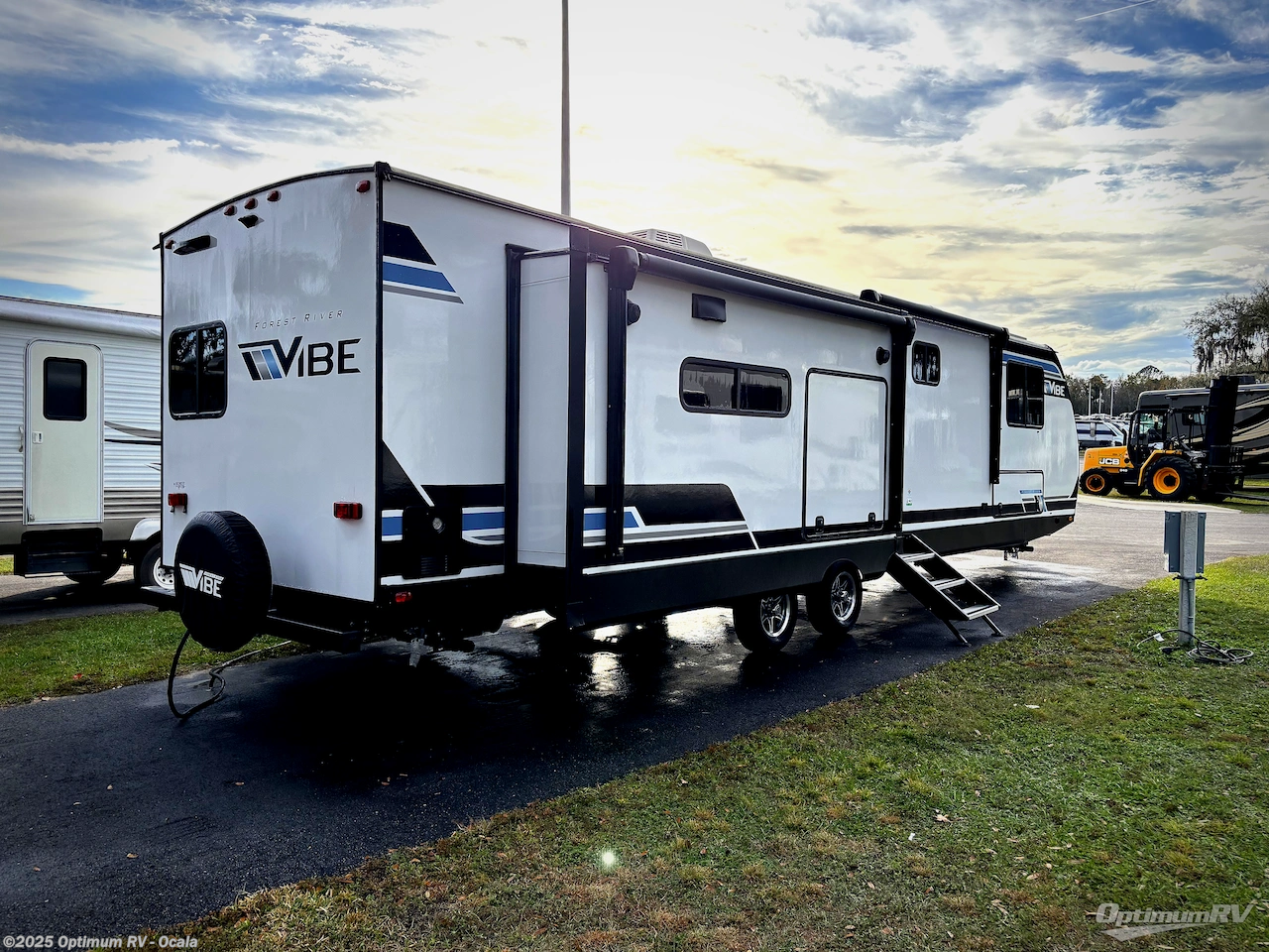 Call now about this 2024 Forest River Vibe 34XL! 2024 Forest River Vibe 34XL - Used Travel Trailer For Sale by Optimum RV - Ocala in Ocala, Florida features Awning, Slideout