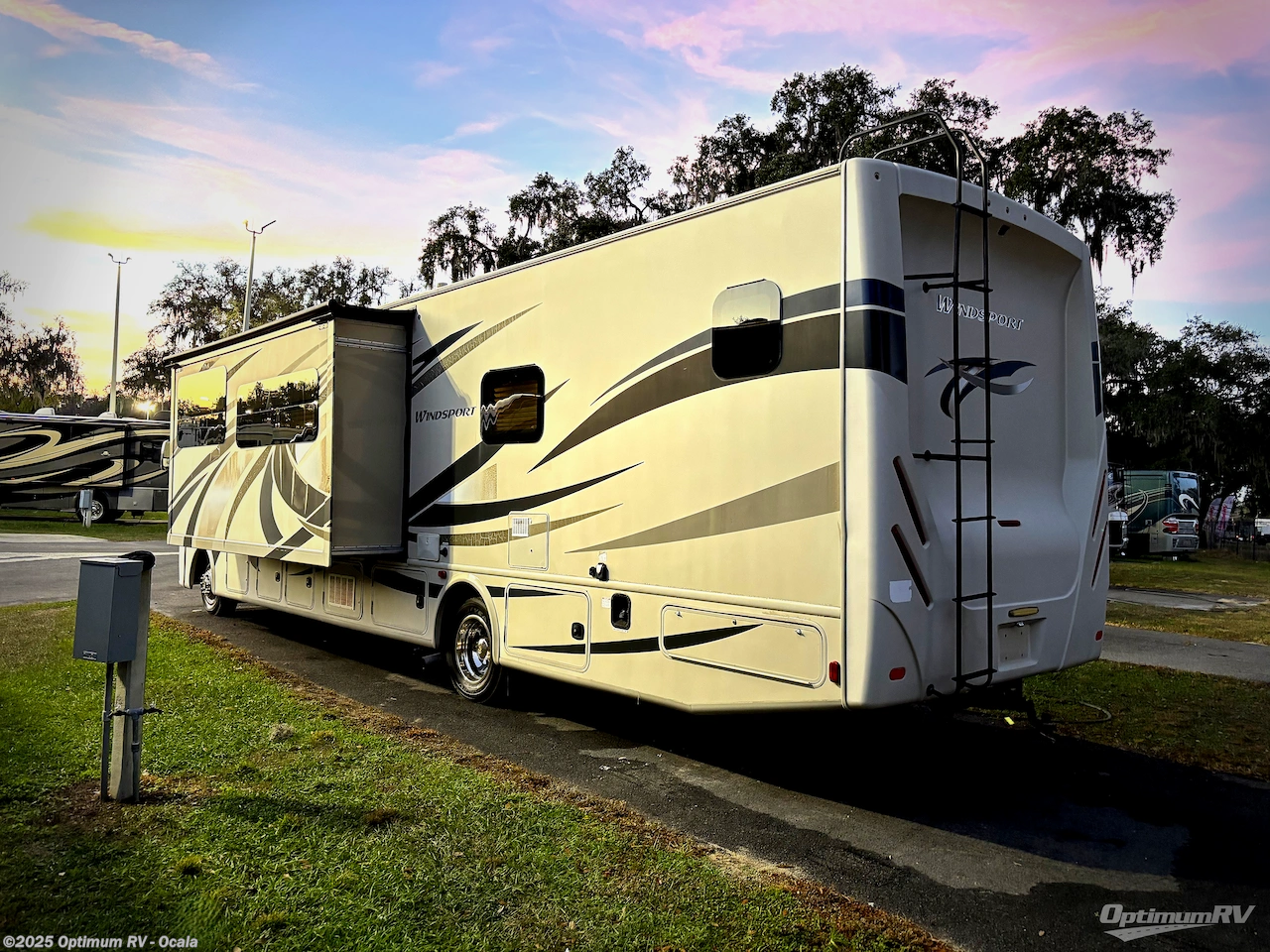 Contact us now about this 2017 Thor Windsport 35M! 2017 Windsport 35M by Thor from Optimum RV - Ocala in Ocala, Florida
