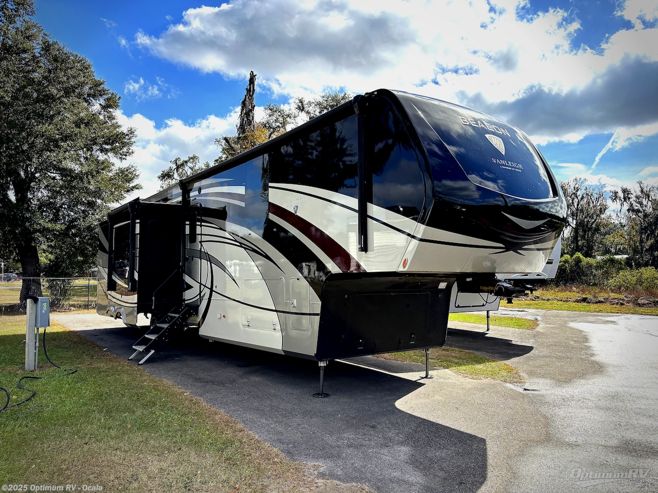 Email now about this 2022 Vanleigh Beacon 41LKB! Used 2022 Vanleigh Beacon 41LKB available in Ocala, Florida