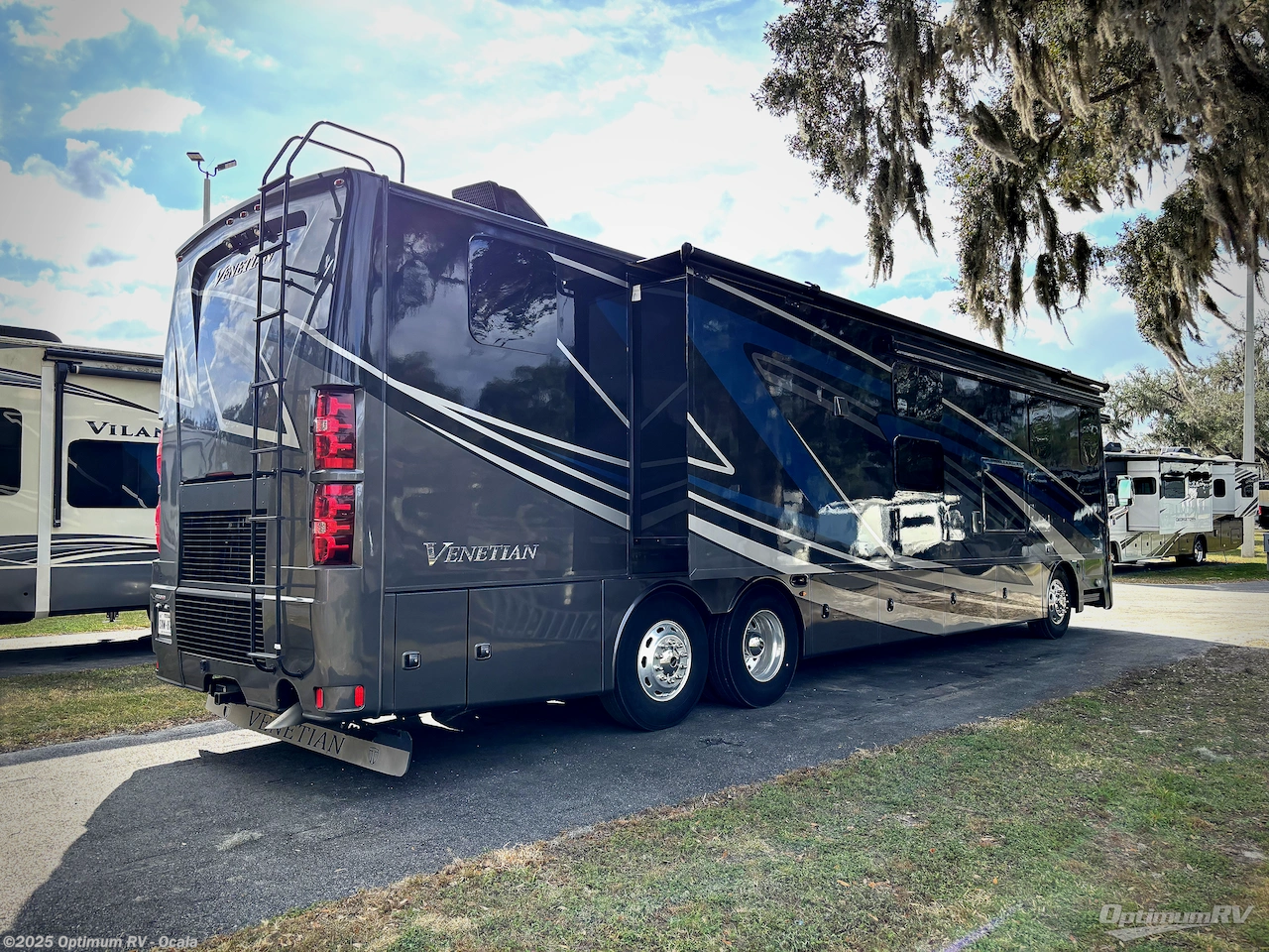 Call now about this 2023 Thor Venetian B42! 2023 Thor Venetian B42 - Used Class A For Sale by Optimum RV - Ocala in Ocala, Florida features Awning, Slideout