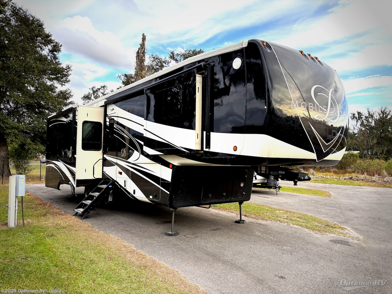 Email now about this 2019 DRV Mobile Suites 36RSSB3! Used 2019 DRV Mobile Suites 36RSSB3 available in Ocala, Florida