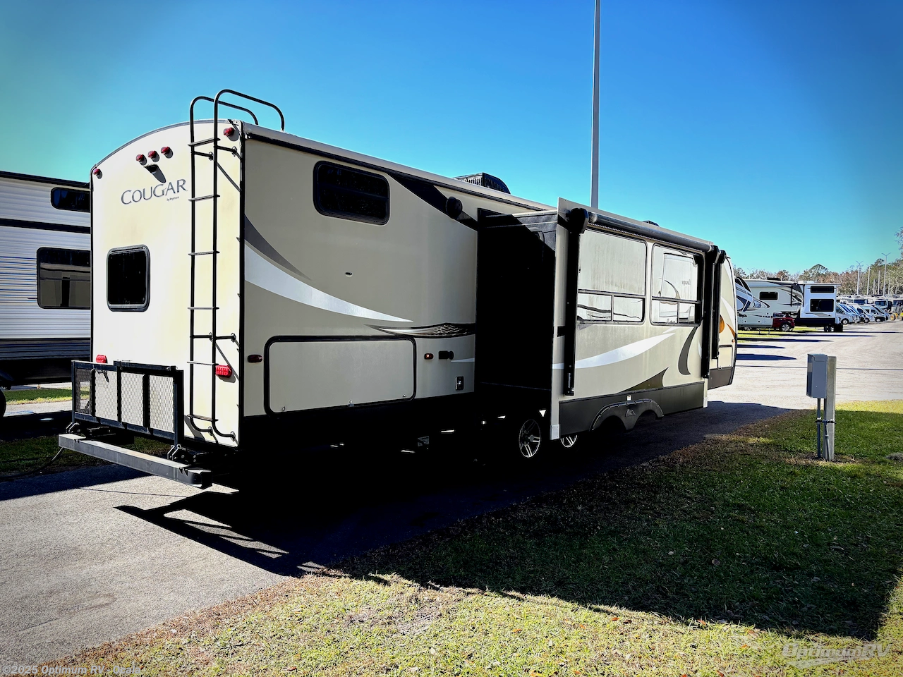 Call now about this 2018 Keystone Cougar X-Lite 34TSB! 2018 Keystone Cougar X-Lite 34TSB - Used Travel Trailer For Sale by Optimum RV - Ocala in Ocala, Florida features Slideout, Awning