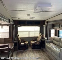 2017 Keystone Cougar XLite 28SGS  - Fifth Wheel Used  in Palmyra MO For Sale by Beilstein's RV & Auto call 800-748-7173 today for more info.