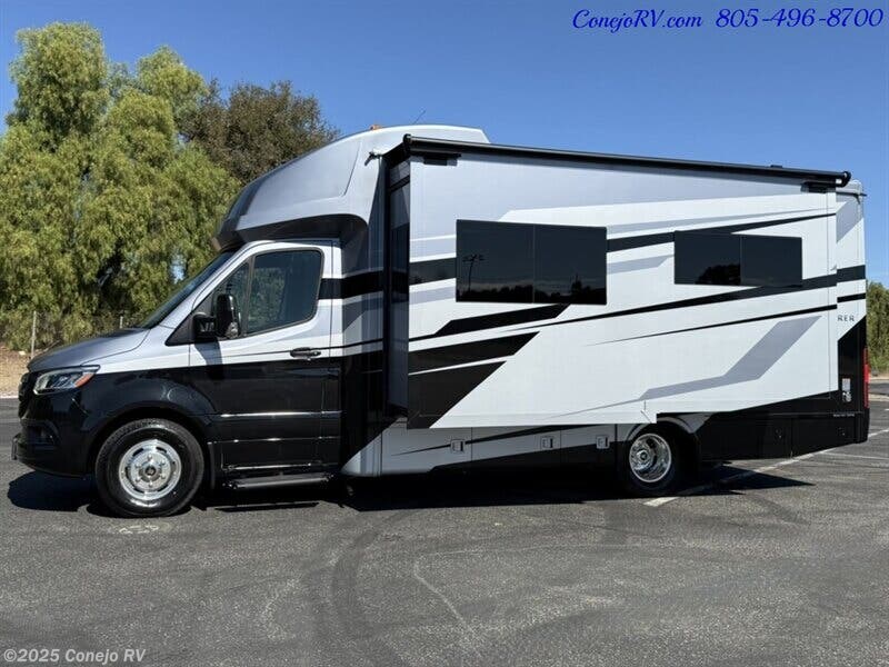 Email now about this 2026 Tiffin Wayfarer 25XRW! New 2026 Tiffin Wayfarer 25XRW available in Thousand Oaks, California