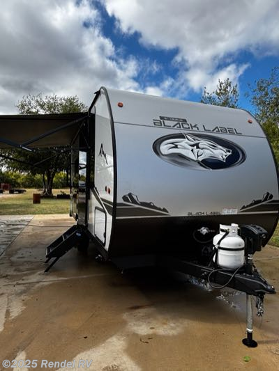 Call now about this 2024 Forest River Cherokee Wolf Pup Black Label 16FQBLW! 2024 Forest River Cherokee Wolf Pup Black Label 16FQBLW - Used Travel Trailer For Sale by Rendel RV in Rice, Texas features Stove, Air Conditioning, Medicine Cabinet, Refrigerator, Power Awning