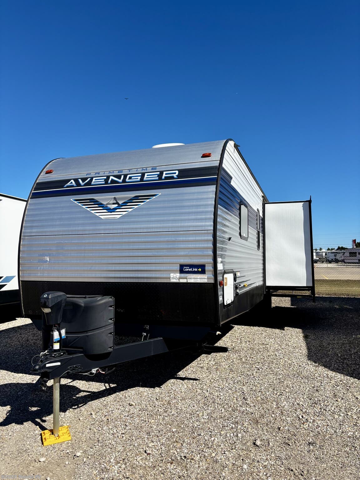 Call now about this 2023 Prime Time Avenger 28BHS! 2023 Prime Time Avenger 28BHS - Used Travel Trailer For Sale by Rendel RV in Rice, Texas features Slideout, Power Awning, Roof Vents, Stove Top Burner, Shower