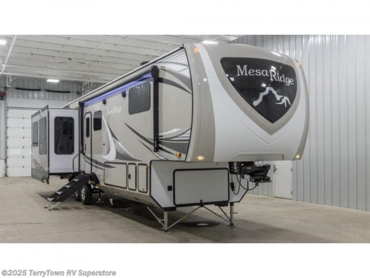 Email now about this 2022 Highland Ridge Mesa Ridge 371MBH! New 2022 Highland Ridge Mesa Ridge 371MBH available in Grand Rapids, Michigan