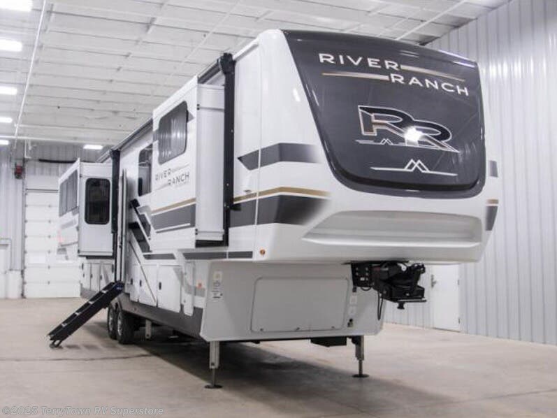 Email now about this 2023 Palomino River Ranch 390RL! New 2023 Palomino River Ranch 390RL available in Grand Rapids, Michigan