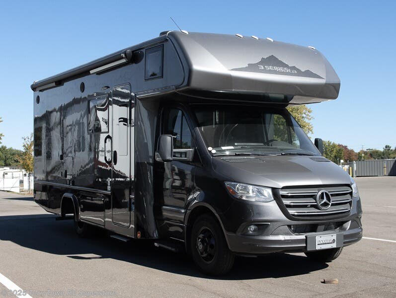 Email now about this 2025 Dynamax Corp isata 3 24SSSFXM! New 2025 Dynamax Corp isata 3 24SSSFXM available in Grand Rapids, Michigan