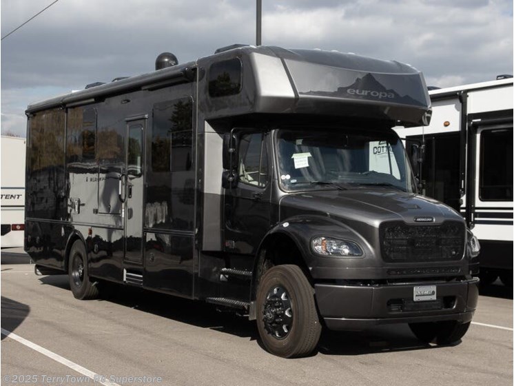 Email now about this 2025 Dynamax Corp Europa 32KD! New 2025 Dynamax Corp Europa 32KD available in Grand Rapids, Michigan