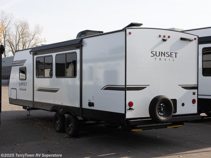 New 2025 CrossRoads Sunset Trail Sport 27BHS available in Grand Rapids, Michigan