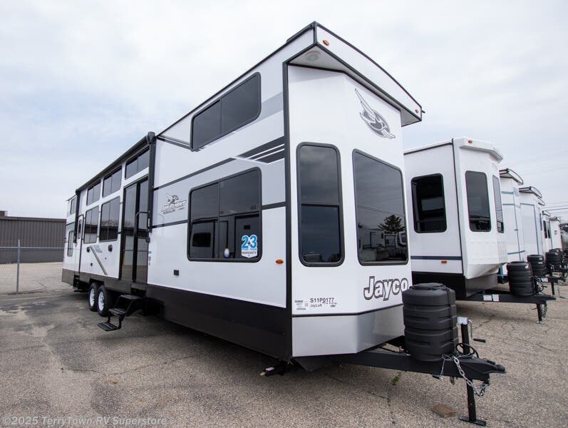 Email now about this 2025 Jayco Jay Flight Bungalow JayLoft! New 2025 Jayco Jay Flight Bungalow JayLoft available in Grand Rapids, Michigan