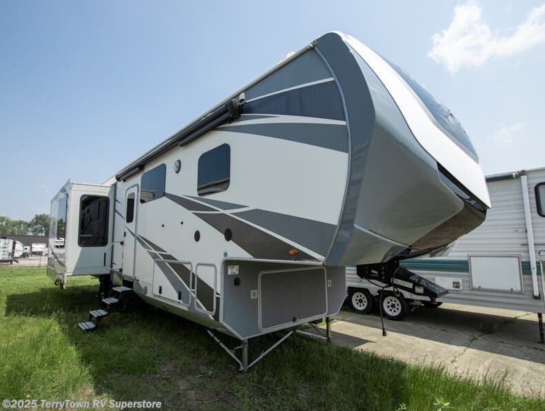 Email now about this 2018 Highland Ridge Open Range 3X 388RKS! Used 2018 Highland Ridge Open Range 3X 388RKS available in Grand Rapids, Michigan