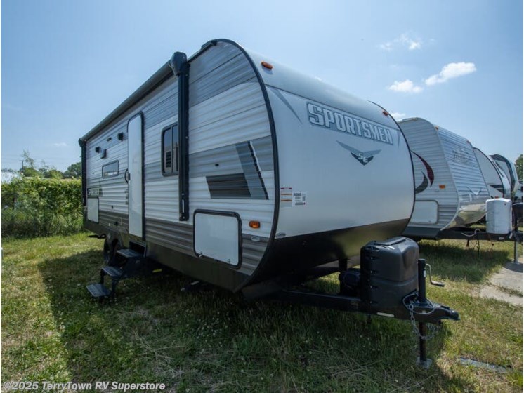 Email now about this 2022 K-Z Sportsmen SE 231BHKSE! Used 2022 K-Z Sportsmen SE 231BHKSE available in Grand Rapids, Michigan