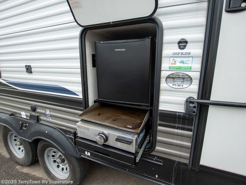 Contact us now about this 2022 Palomino Puma 26FKDS! 2022 Puma 26FKDS by Palomino from TerryTown RV Superstore in Grand Rapids, Michigan