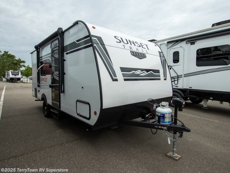 Email now about this 2026 CrossRoads Sunset Trail 17RBS! New 2026 CrossRoads Sunset Trail 17RBS available in Grand Rapids, Michigan