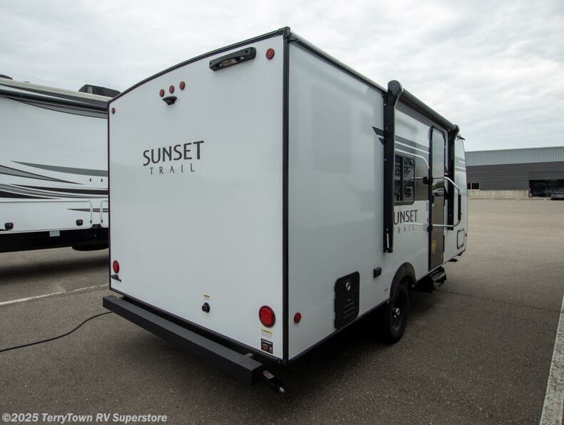 Call now about this 2026 CrossRoads Sunset Trail 17RBS! 2026 CrossRoads Sunset Trail 17RBS - New Travel Trailer For Sale by TerryTown RV Superstore in Grand Rapids, Michigan