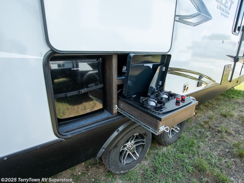 Contact us now about this 2021 Keystone Bullet 290BHS! 2021 Bullet 290BHS by Keystone from TerryTown RV Superstore in Grand Rapids, Michigan