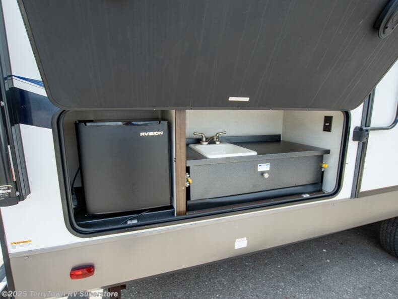 Used 2019 Palomino Solaire Ultra Lite 268BHSK available in Grand Rapids, Michigan