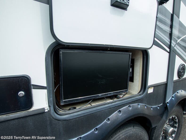 Contact us now about this 2015 Keystone Fuzion 390! 2015 Fuzion 390 by Keystone from TerryTown RV Superstore in Grand Rapids, Michigan