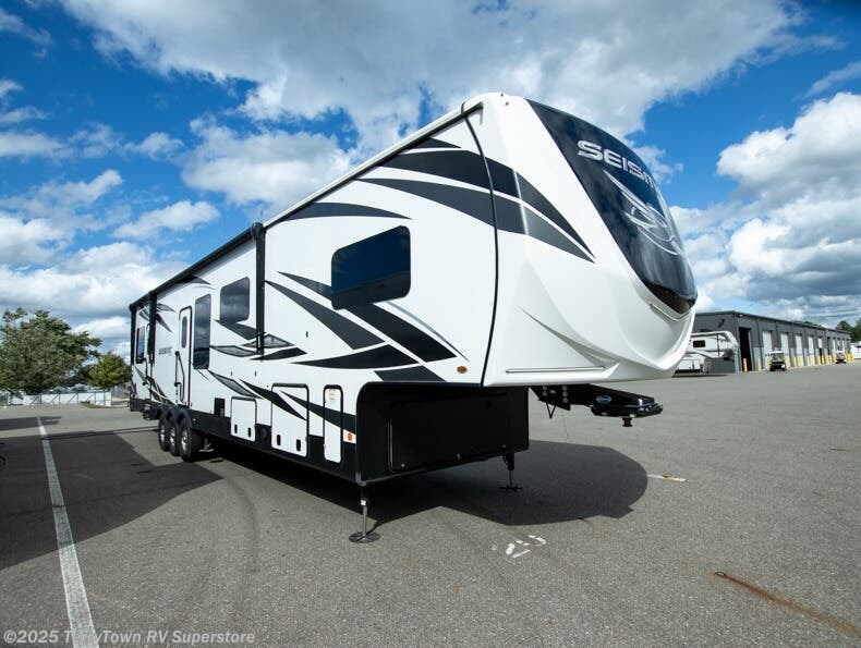 Email now about this 2020 Jayco Seismic 4013! Used 2020 Jayco Seismic 4013 available in Grand Rapids, Michigan