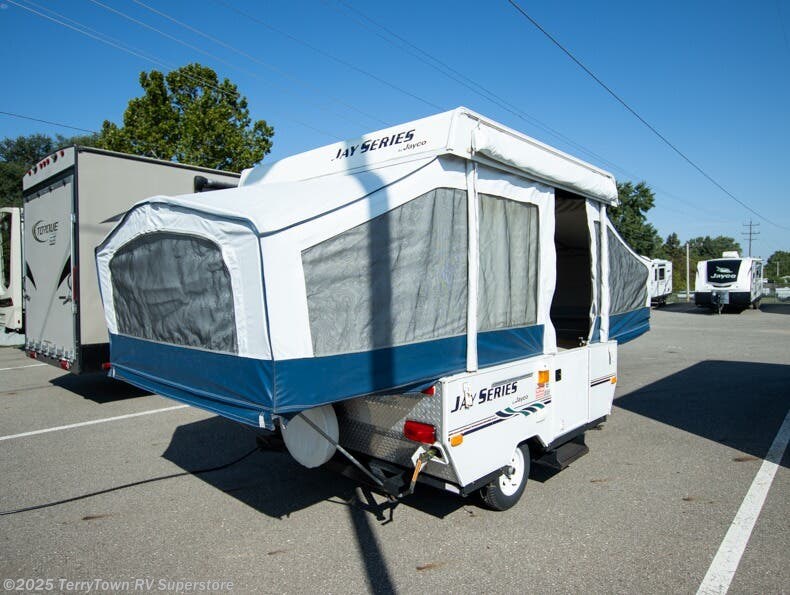 Contact us now about this 2005 Jayco Jay Series 806! 2005 Jay Series 806 by Jayco from TerryTown RV Superstore in Grand Rapids, Michigan