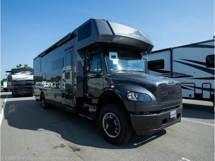 Email now about this 2026 Dynamax Corp Europa 31SS! New 2026 Dynamax Corp Europa 31SS available in Grand Rapids, Michigan